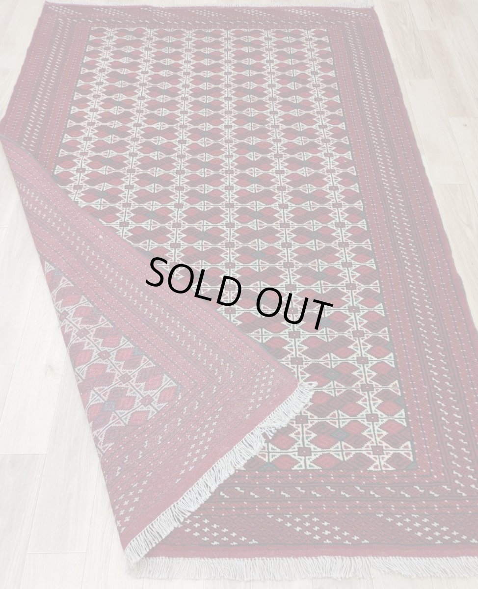 画像14: 新品 ペルシャ 部族絨毯 トルクメン 235 x 155 cm 縦2.3m 横1.5m 3.4㎡ ~2帖 2-3人掛けソファ センターテーブル サイズ ウール 手織り ハンドメイド トライバル ラグ カーペット 幾何学模様 民族柄 赤 白 黒 生成り色 MAR474-235155Z032 (14)