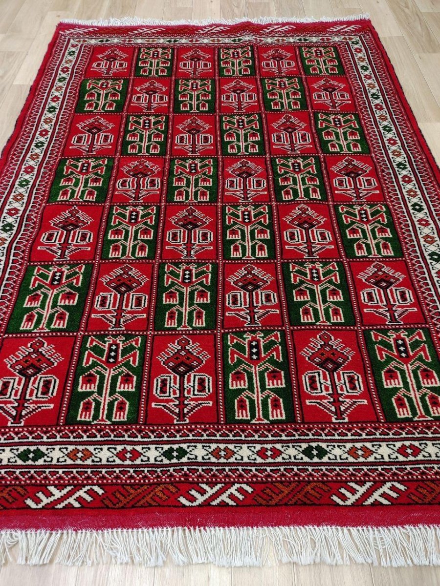 画像3: 新品 ペルシャ 部族絨毯 トルクメン 190 x 170 cm  縦1.9m 横1.7m 3.2㎡ ~2帖 2-3人掛けソファ センターテーブル サイズ ウール 手織り ハンドメイド トライバル ラグ カーペット 幾何学模様 民族柄 赤 白 緑 生成り色 MAR476-190170Z024 (3)