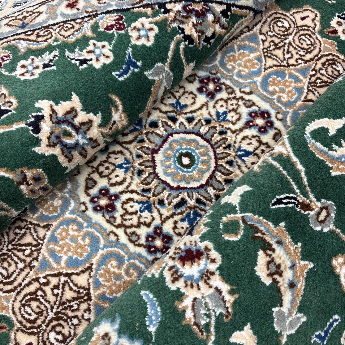 画像11: 新品 ペルシャ 絨毯 ナイン 産 9la ノーラー 縦2.5m 横1.5m 3.8㎡ 〜3.5帖程度 リビング ダイニング 2-3人掛けソファ サイズ 250 x 154 cm ウール 手織り ラグ 敷物 カーペット メダリオン 緑 グリーン 生成り アイボリー ベージュ MA459-Z208-250154Z067 (11)