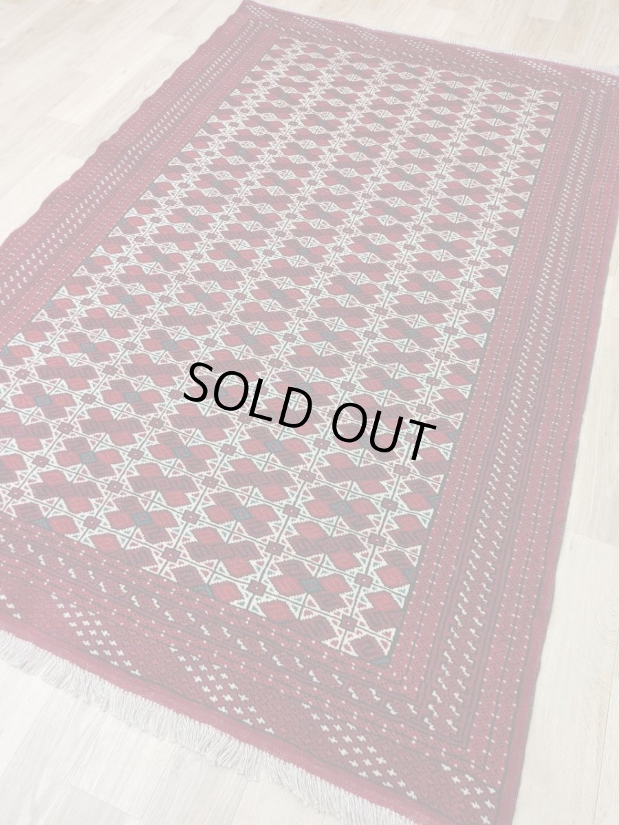 画像3: 新品 ペルシャ 部族絨毯 トルクメン 235 x 155 cm 縦2.3m 横1.5m 3.4㎡ ~2帖 2-3人掛けソファ センターテーブル サイズ ウール 手織り ハンドメイド トライバル ラグ カーペット 幾何学模様 民族柄 赤 白 黒 生成り色 MAR474-235155Z032 (3)