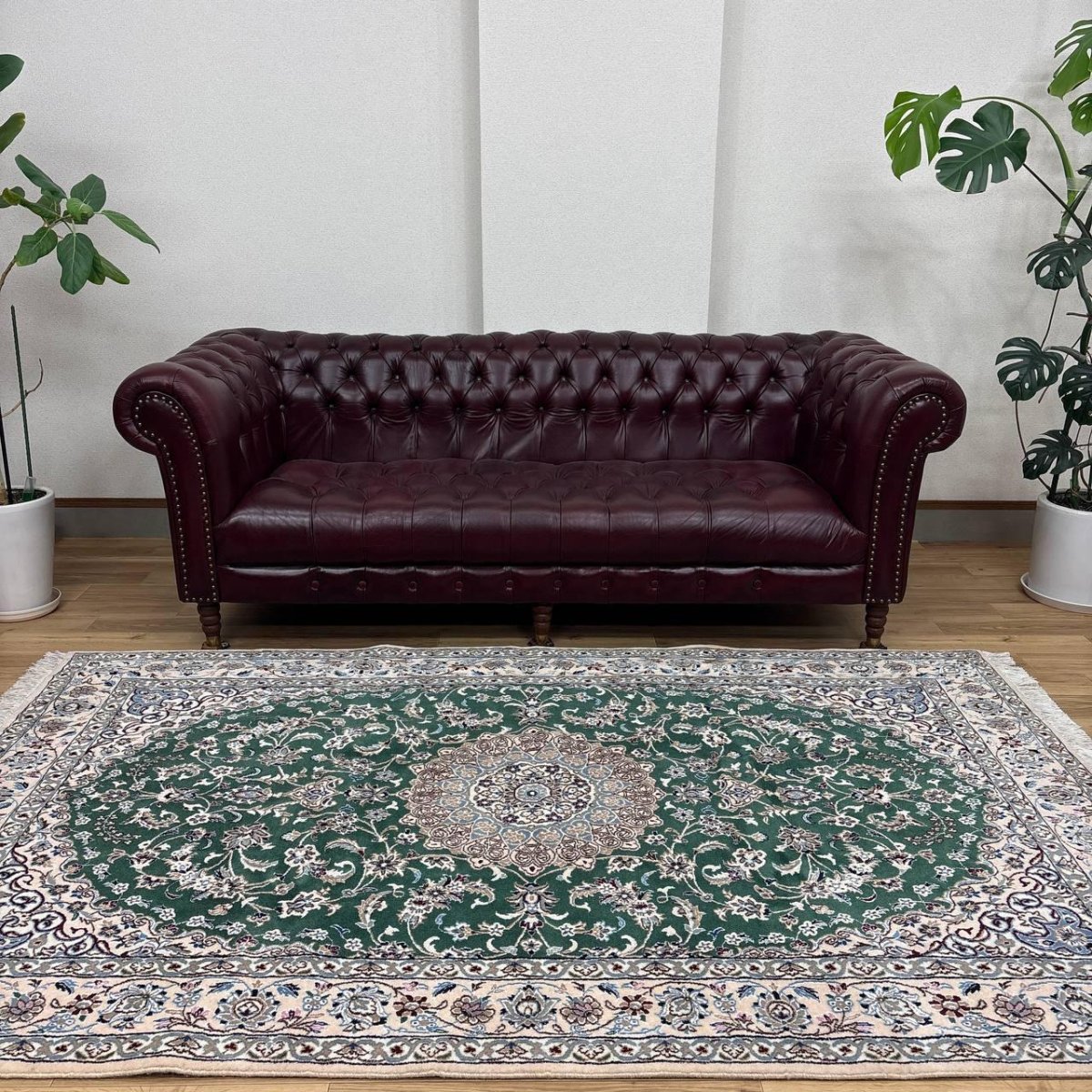 画像1: 新品 ペルシャ 絨毯 ナイン 産 9la ノーラー 縦2.5m 横1.5m 3.8㎡ 〜3.5帖程度 リビング ダイニング 2-3人掛けソファ サイズ 250 x 154 cm ウール 手織り ラグ 敷物 カーペット メダリオン 緑 グリーン 生成り アイボリー ベージュ MA459-Z208-250154Z067 (1)
