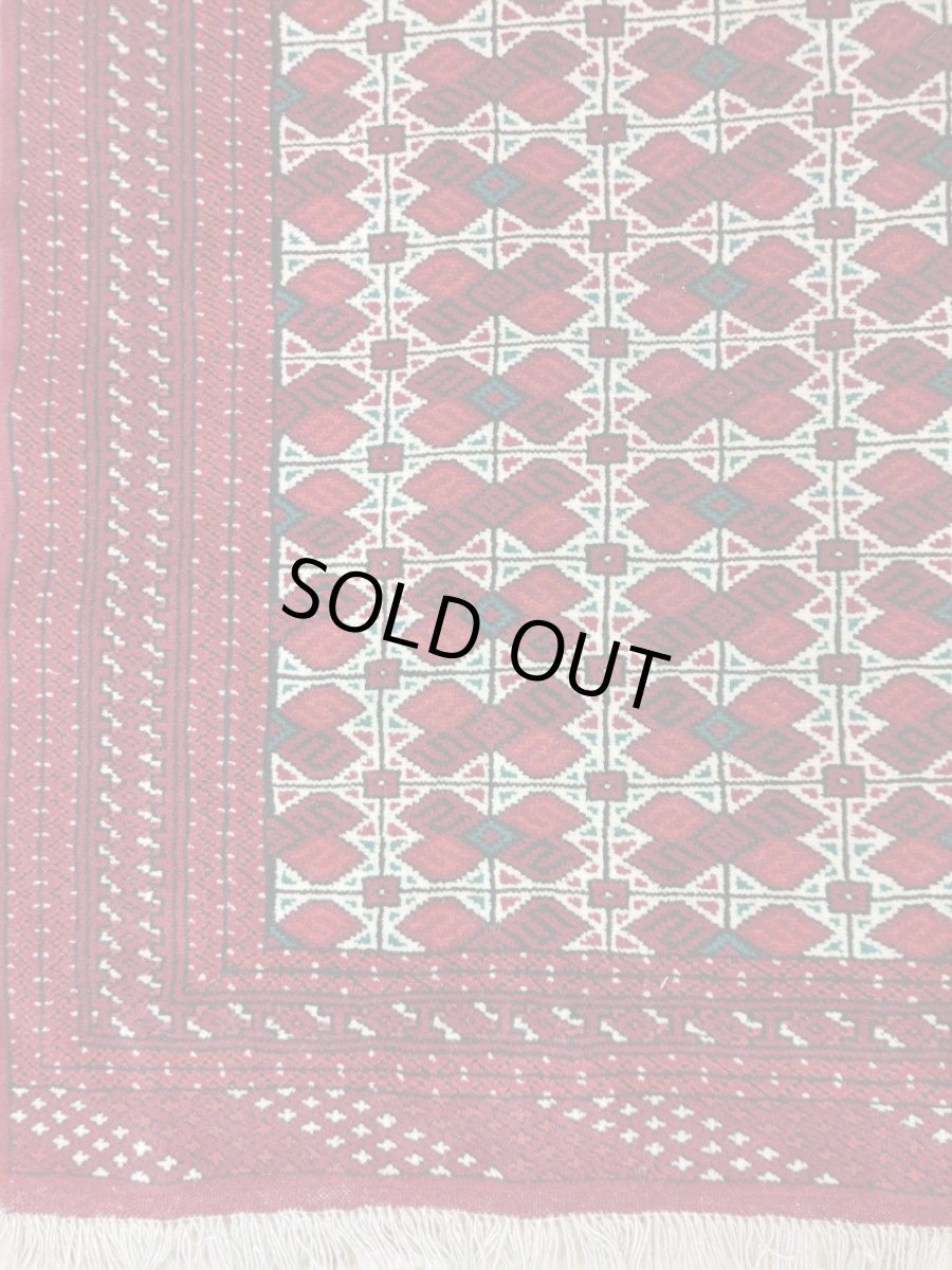 画像4: 新品 ペルシャ 部族絨毯 トルクメン 235 x 155 cm 縦2.3m 横1.5m 3.4㎡ ~2帖 2-3人掛けソファ センターテーブル サイズ ウール 手織り ハンドメイド トライバル ラグ カーペット 幾何学模様 民族柄 赤 白 黒 生成り色 MAR474-235155Z032 (4)