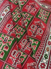 画像1: 新品 ペルシャ 部族絨毯 トルクメン 190 x 170 cm  縦1.9m 横1.7m 3.2㎡ ~2帖 2-3人掛けソファ センターテーブル サイズ ウール 手織り ハンドメイド トライバル ラグ カーペット 幾何学模様 民族柄 赤 白 緑 生成り色 MAR476-190170Z024 (1)