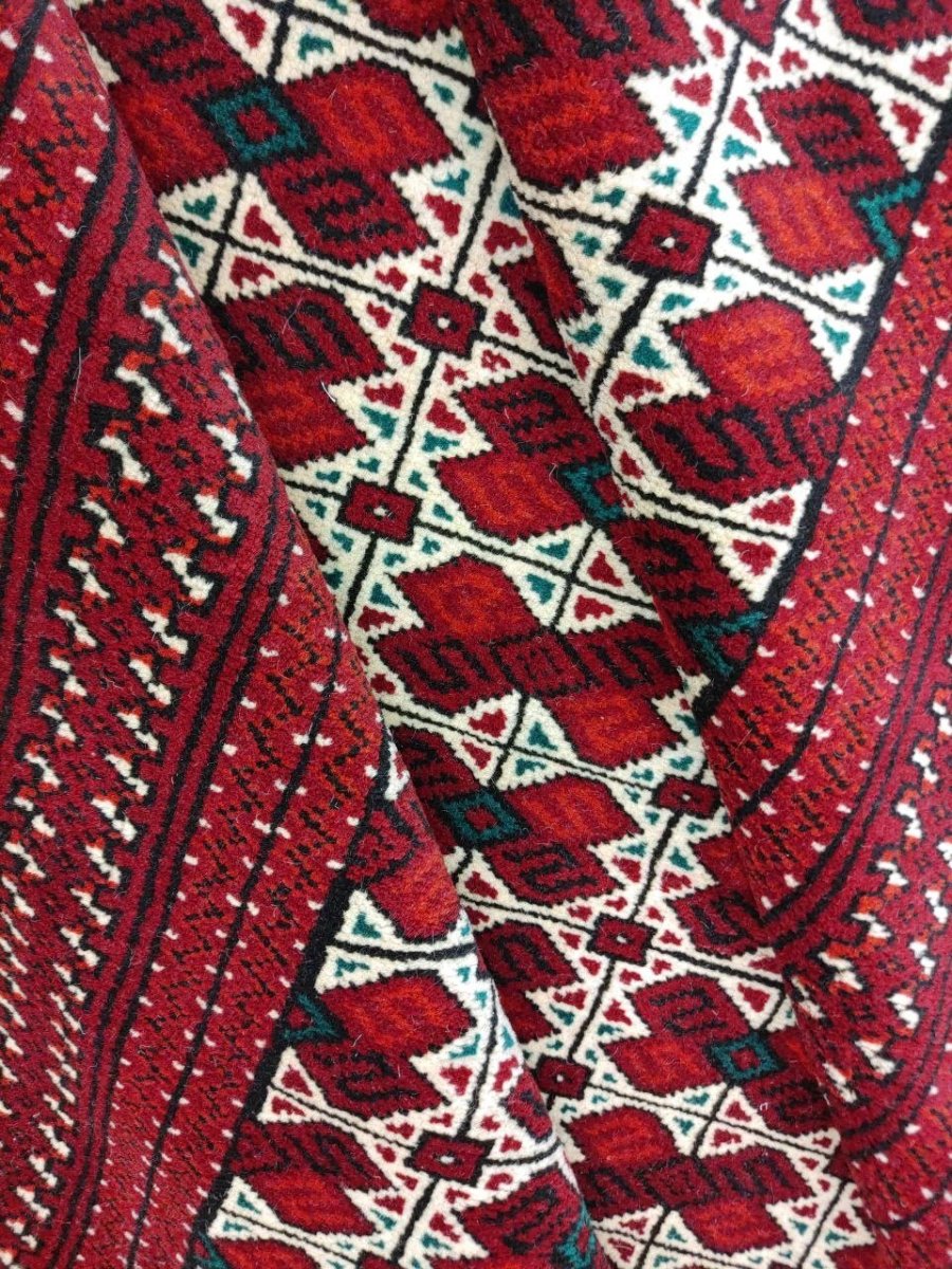 画像11: 新品 ペルシャ 部族絨毯 トルクメン 235 x 155 cm 縦2.3m 横1.5m 3.4㎡ ~2帖 2-3人掛けソファ センターテーブル サイズ ウール 手織り ハンドメイド トライバル ラグ カーペット 幾何学模様 民族柄 赤 白 黒 生成り色 MAR474-235155Z032 (11)