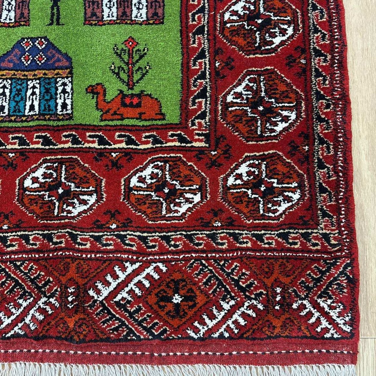 画像5: 新品 ペルシャ 部族絨毯 トルクメン 160 x 109 cm 縦1.6m 横1.1m 1.76㎡ ~1帖 2-3人掛けソファ センターテーブル サイズ ウール 手織り ハンドメイド トライバル ラグ カーペット 幾何学模様 民族柄 赤 緑 生成り色 MA461Z205-160109Z020 (5)