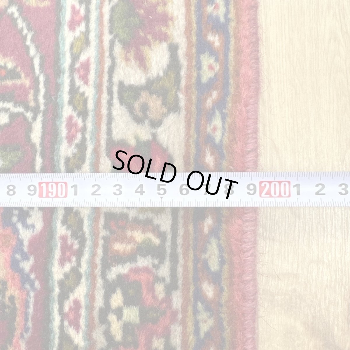 画像12: 良品 ペルシャ 絨毯 タブリーズ 縦3.3m 横2.0m 6.6㎡ 〜7帖 リビング ダイニング 3人掛けソファ コーナーソファ 大判 サイズ 303 x 199 cm 天然 ウール 手織り トライバル ラグ 敷物 マット カーペット メダリオン 中古品に抵抗のある方にもお勧めです 赤 ピンク 茜色 MA462-AD642-303199Z058 (12)