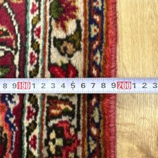 画像12: 良品 ペルシャ 絨毯 タブリーズ 縦3.3m 横2.0m 6.6㎡ 〜7帖 リビング ダイニング 3人掛けソファ コーナーソファ 大判 サイズ 303 x 199 cm 天然 ウール 手織り トライバル ラグ 敷物 マット カーペット メダリオン 中古品に抵抗のある方にもお勧めです 赤 ピンク 茜色 MA462-AD642-303199Z058 (12)