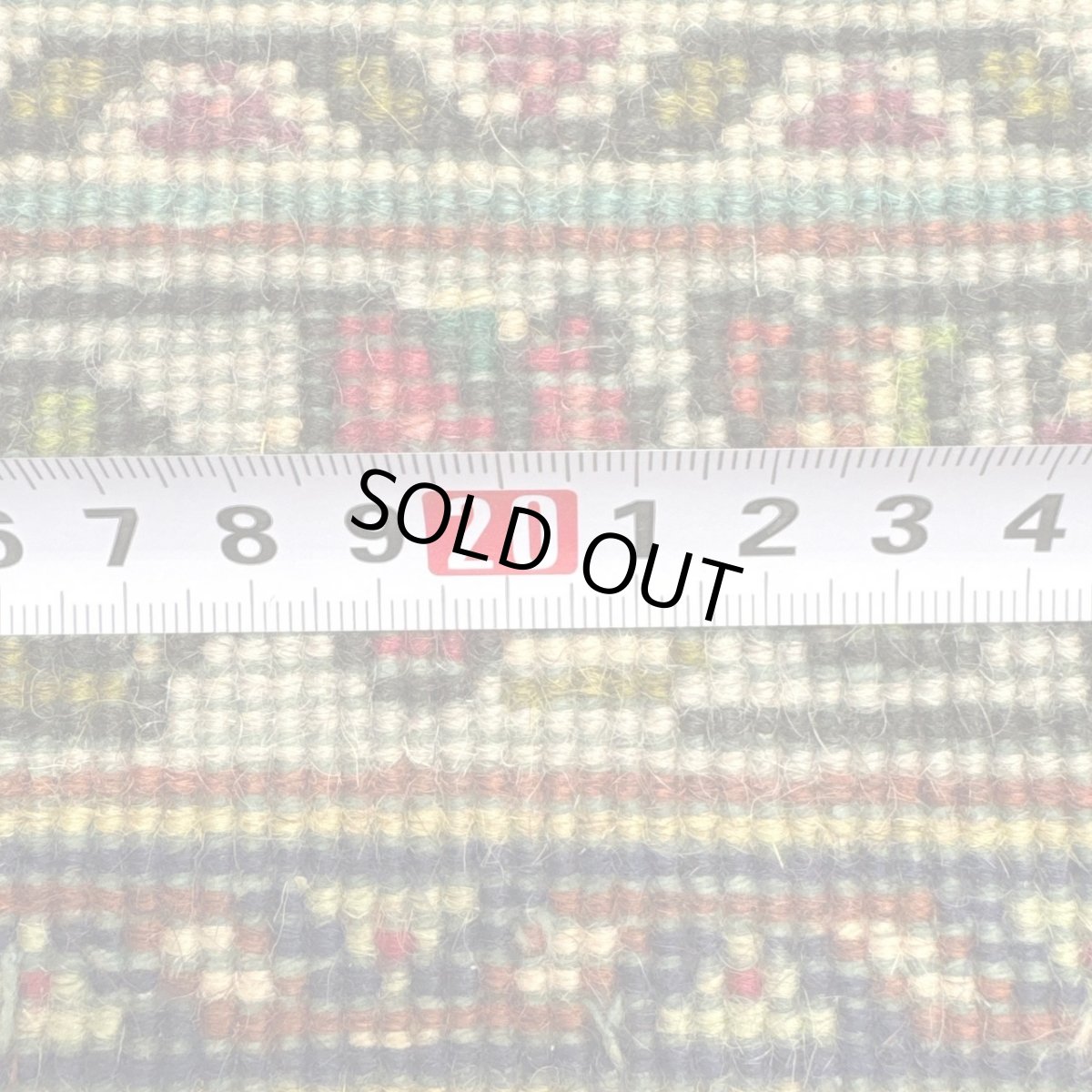 画像17: 良品 ペルシャ 絨毯 タブリーズ 縦3.3m 横2.0m 6.6㎡ 〜7帖 リビング ダイニング 3人掛けソファ コーナーソファ 大判 サイズ 303 x 199 cm 天然 ウール 手織り トライバル ラグ 敷物 マット カーペット メダリオン 中古品に抵抗のある方にもお勧めです 赤 ピンク 茜色 MA462-AD642-303199Z058 (17)