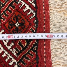画像10: 新品 ペルシャ 部族絨毯 トルクメン 160 x 109 cm 縦1.6m 横1.1m 1.76㎡ ~1帖 2-3人掛けソファ センターテーブル サイズ ウール 手織り ハンドメイド トライバル ラグ カーペット 幾何学模様 民族柄 赤 緑 生成り色 MA461Z205-160109Z020 (10)