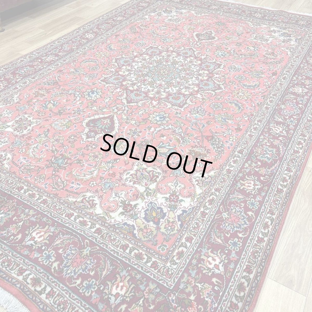 画像4: 良品 ペルシャ 絨毯 タブリーズ 縦3.3m 横2.0m 6.6㎡ 〜7帖 リビング ダイニング 3人掛けソファ コーナーソファ 大判 サイズ 303 x 199 cm 天然 ウール 手織り トライバル ラグ 敷物 マット カーペット メダリオン 中古品に抵抗のある方にもお勧めです 赤 ピンク 茜色 MA462-AD642-303199Z058 (4)