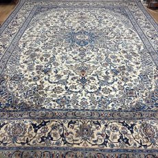 画像5: 良品 ペルシャ 絨毯 ナイン 9la ノーラー 縦3.8m 横2.8m センター リビング ダイニング 3人掛けソファ コーナーソファ 大判 サイズ 388 x 285 cm ウール 手織り ラグ ハンドメイド カーペット 敷物 クラシック スタイル クリーム 生成り 白 アイボリー クリーム ヴィンテージ ビンテージ MA476-168-388285Z070 (5)