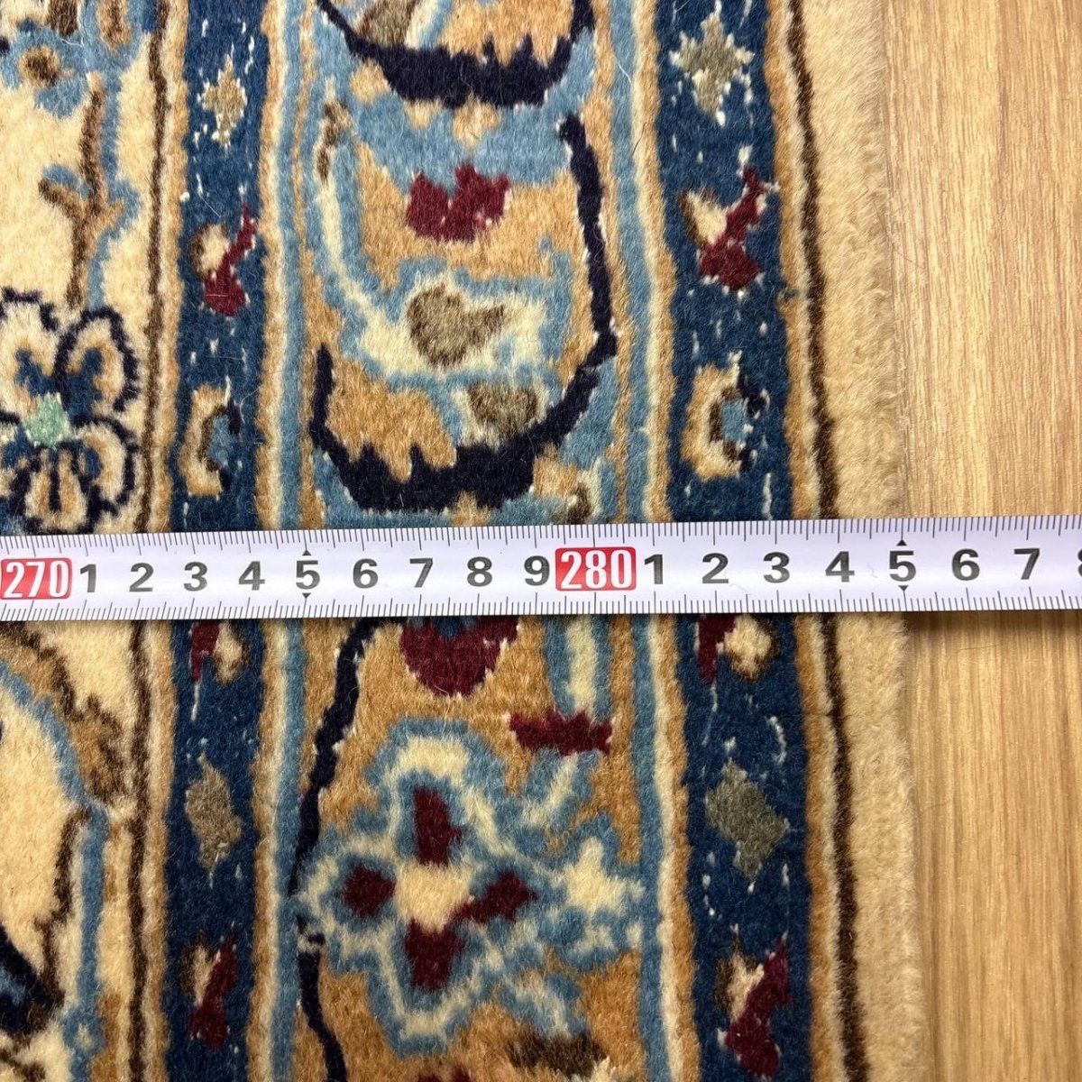 画像17: 良品 ペルシャ 絨毯 ナイン 9la ノーラー 縦3.8m 横2.8m センター リビング ダイニング 3人掛けソファ コーナーソファ 大判 サイズ 388 x 285 cm ウール 手織り ラグ ハンドメイド カーペット 敷物 クラシック スタイル クリーム 生成り 白 アイボリー クリーム ヴィンテージ ビンテージ MA476-168-388285Z070 (17)