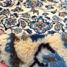 画像15: 良品 ペルシャ 絨毯 ナイン 9la ノーラー 縦3.8m 横2.8m センター リビング ダイニング 3人掛けソファ コーナーソファ 大判 サイズ 388 x 285 cm ウール 手織り ラグ ハンドメイド カーペット 敷物 クラシック スタイル クリーム 生成り 白 アイボリー クリーム ヴィンテージ ビンテージ MA476-168-388285Z070 (15)