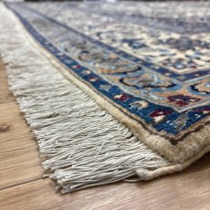 画像10: 良品 ペルシャ 絨毯 ナイン 9la ノーラー 縦3.8m 横2.8m センター リビング ダイニング 3人掛けソファ コーナーソファ 大判 サイズ 388 x 285 cm ウール 手織り ラグ ハンドメイド カーペット 敷物 クラシック スタイル クリーム 生成り 白 アイボリー クリーム ヴィンテージ ビンテージ MA476-168-388285Z070 (10)