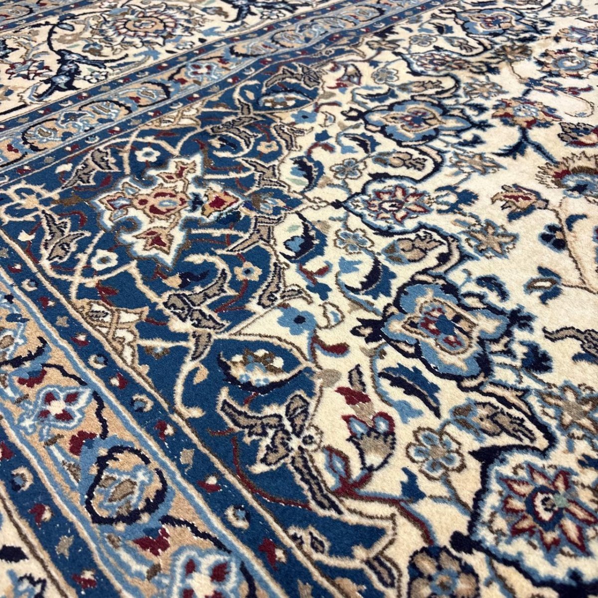 画像13: 良品 ペルシャ 絨毯 ナイン 9la ノーラー 縦3.8m 横2.8m センター リビング ダイニング 3人掛けソファ コーナーソファ 大判 サイズ 388 x 285 cm ウール 手織り ラグ ハンドメイド カーペット 敷物 クラシック スタイル クリーム 生成り 白 アイボリー クリーム ヴィンテージ ビンテージ MA476-168-388285Z070 (13)