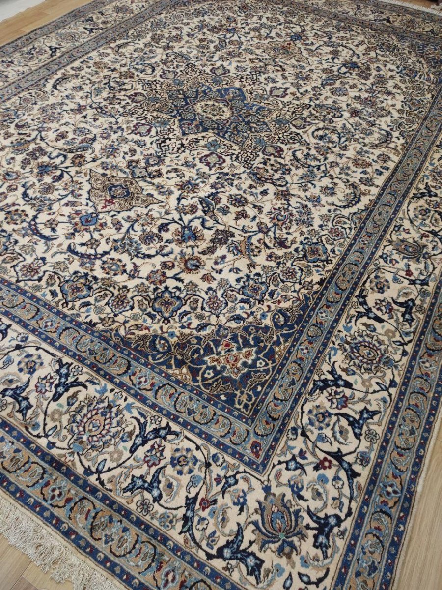 画像2: 良品 ペルシャ 絨毯 ナイン 9la ノーラー 縦3.8m 横2.8m センター リビング ダイニング 3人掛けソファ コーナーソファ 大判 サイズ 388 x 285 cm ウール 手織り ラグ ハンドメイド カーペット 敷物 クラシック スタイル クリーム 生成り 白 アイボリー クリーム ヴィンテージ ビンテージ MA476-168-388285Z070 (2)