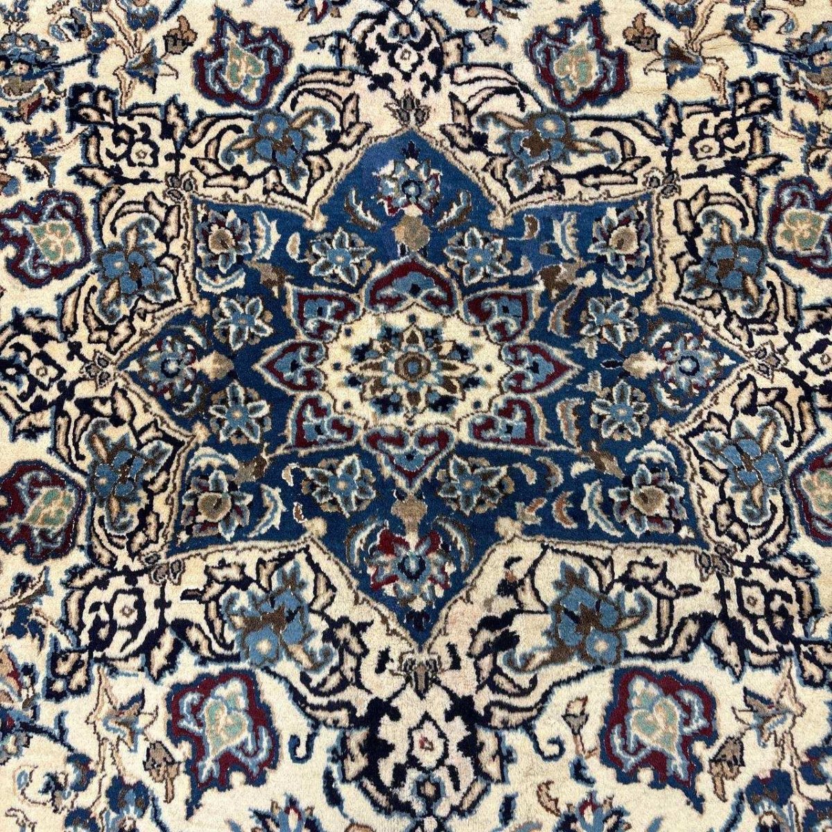 画像11: 良品 ペルシャ 絨毯 ナイン 9la ノーラー 縦3.8m 横2.8m センター リビング ダイニング 3人掛けソファ コーナーソファ 大判 サイズ 388 x 285 cm ウール 手織り ラグ ハンドメイド カーペット 敷物 クラシック スタイル クリーム 生成り 白 アイボリー クリーム ヴィンテージ ビンテージ MA476-168-388285Z070 (11)