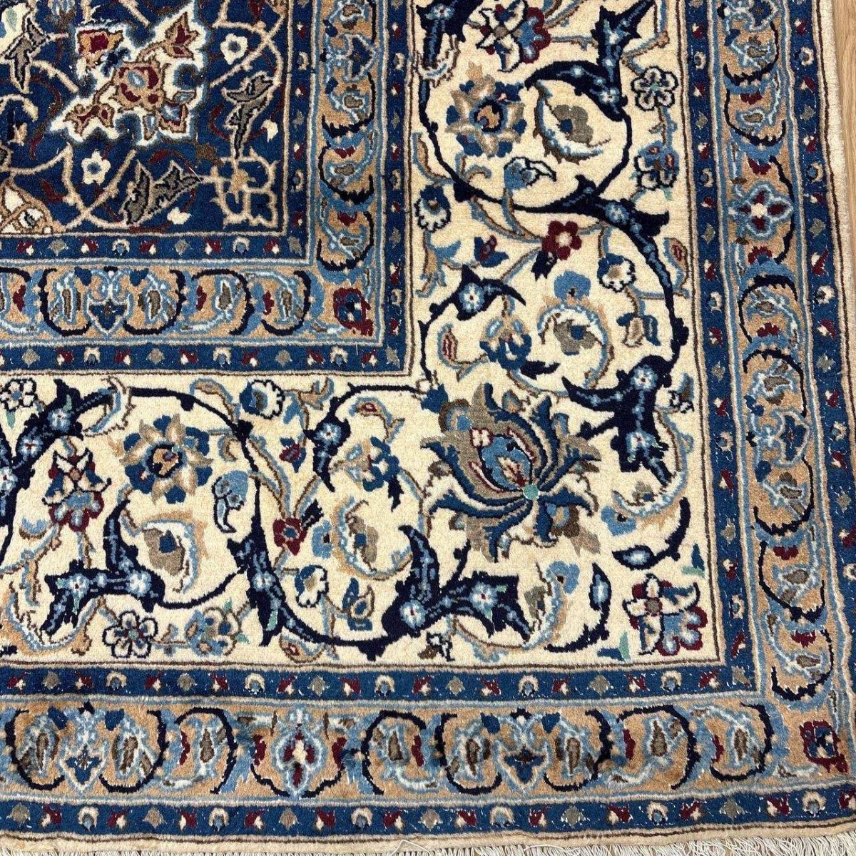 画像8: 良品 ペルシャ 絨毯 ナイン 9la ノーラー 縦3.8m 横2.8m センター リビング ダイニング 3人掛けソファ コーナーソファ 大判 サイズ 388 x 285 cm ウール 手織り ラグ ハンドメイド カーペット 敷物 クラシック スタイル クリーム 生成り 白 アイボリー クリーム ヴィンテージ ビンテージ MA476-168-388285Z070 (8)