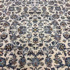 画像4: 美品 ペルシャ 絨毯 カシャーン リビング ダイニング 大判 8.3m 9畳 3人掛けソファ サイズ  343 x 242 cm 肉厚 ウール 手織り トライバル ラグ 天然 敷物 マット カーペット メダリオン ヴィンテージ ビンテージ MA479-A718-343242Z050 (4)