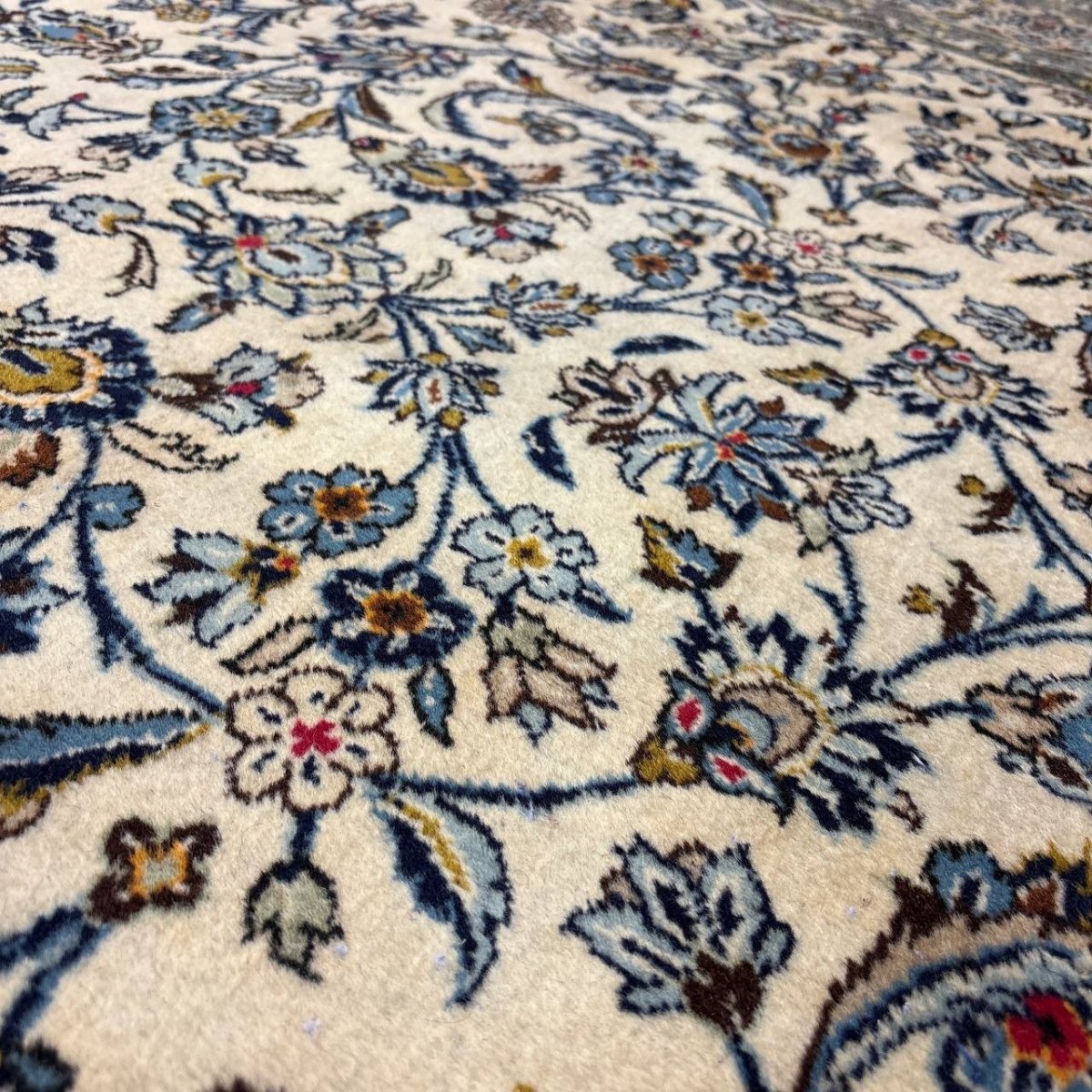 画像10: 美品 ペルシャ 絨毯 カシャーン リビング ダイニング 大判 8.3m 9畳 3人掛けソファ サイズ  343 x 242 cm 肉厚 ウール 手織り トライバル ラグ 天然 敷物 マット カーペット メダリオン ヴィンテージ ビンテージ MA479-A718-343242Z050 (10)