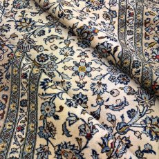 画像13: 美品 ペルシャ 絨毯 カシャーン リビング ダイニング 大判 8.3m 9畳 3人掛けソファ サイズ  343 x 242 cm 肉厚 ウール 手織り トライバル ラグ 天然 敷物 マット カーペット メダリオン ヴィンテージ ビンテージ MA479-A718-343242Z050 (13)