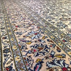 画像8: 美品 ペルシャ 絨毯 カシャーン リビング ダイニング 大判 8.3m 9畳 3人掛けソファ サイズ  343 x 242 cm 肉厚 ウール 手織り トライバル ラグ 天然 敷物 マット カーペット メダリオン ヴィンテージ ビンテージ MA479-A718-343242Z050 (8)