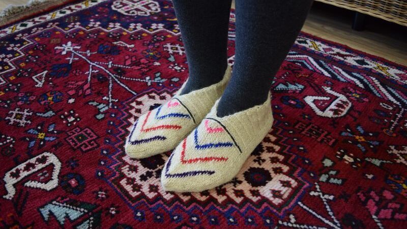 ウール・ショート・くるぶし丈　イラン手編み靴下・ルームソックスのカテゴリへ