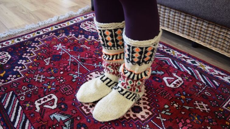 ウール・ロング　イラン手編み靴下・ルームソックスのカテゴリへ