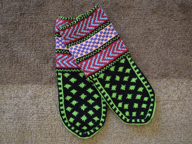 画像1: 新品 イラン製 アクリル混ウール ミドル 23-24 cm 手編み靴下 ニットルームソックス Long Knit Room Socks n-am2324-55h4a5 (1)
