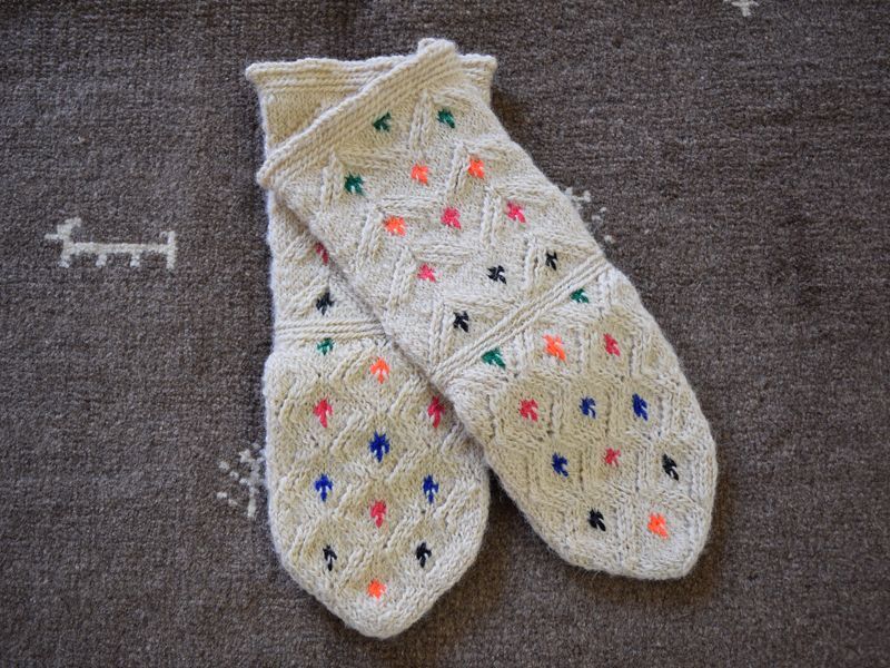 画像1: 新品 イラン製 ウール ミドル 23-24 cm 手編み靴下 ニットルームソックス Long Knit Room Socks n-wm2324-148h4a5 (1)