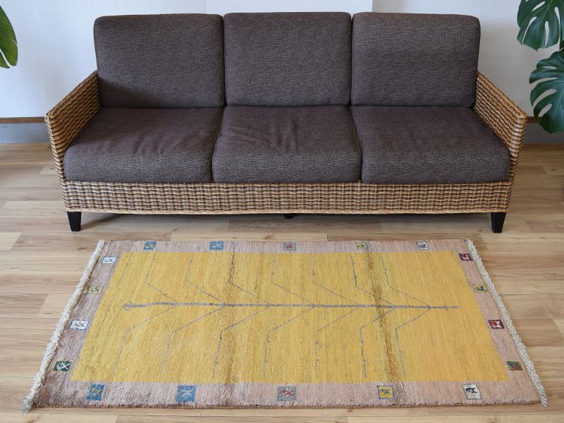 新品 ペルシャ ギャッベ 縦1.5m 横1m 2人掛けソファ サイズ 142 × 80 cm No.2412 肉厚 天然 ウール ギャベ 手織り  リーズバフト ハンドメイド ラグ 絨毯 カーペット 生命の樹 動物 イエロー 黄色 ベージュ n-2412-142080s731971